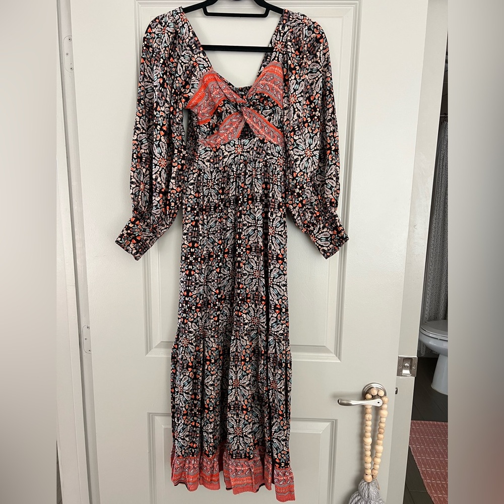 Angie longsleeve maxi dress with cutout